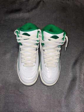 Jordan Retro 2 Lucky Green size 5Y